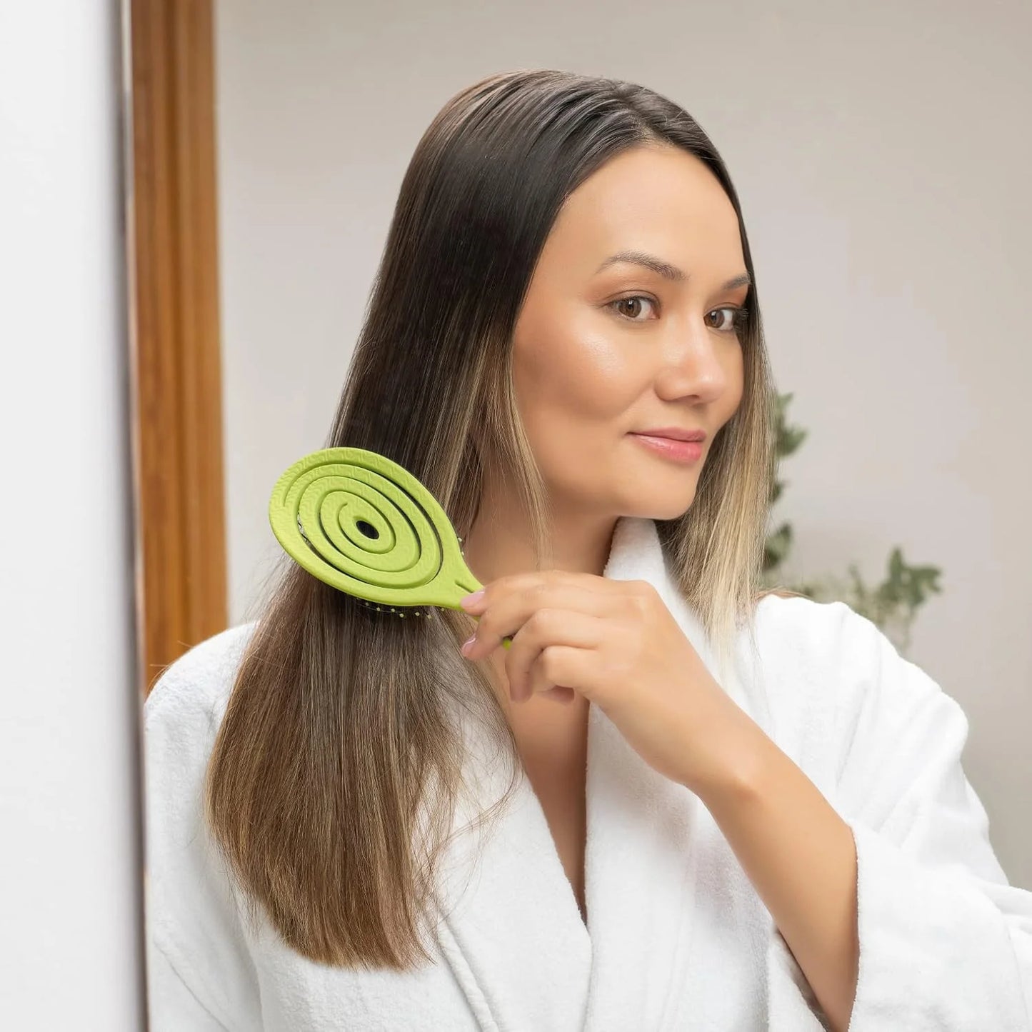 Ninabella Detangler Brush - No Tangle Hair Brush for Women, Fine, Thick and Long Hair - Hairbrush for Wet and Dry Hair, Gentle on the Scalp - Elegant Black