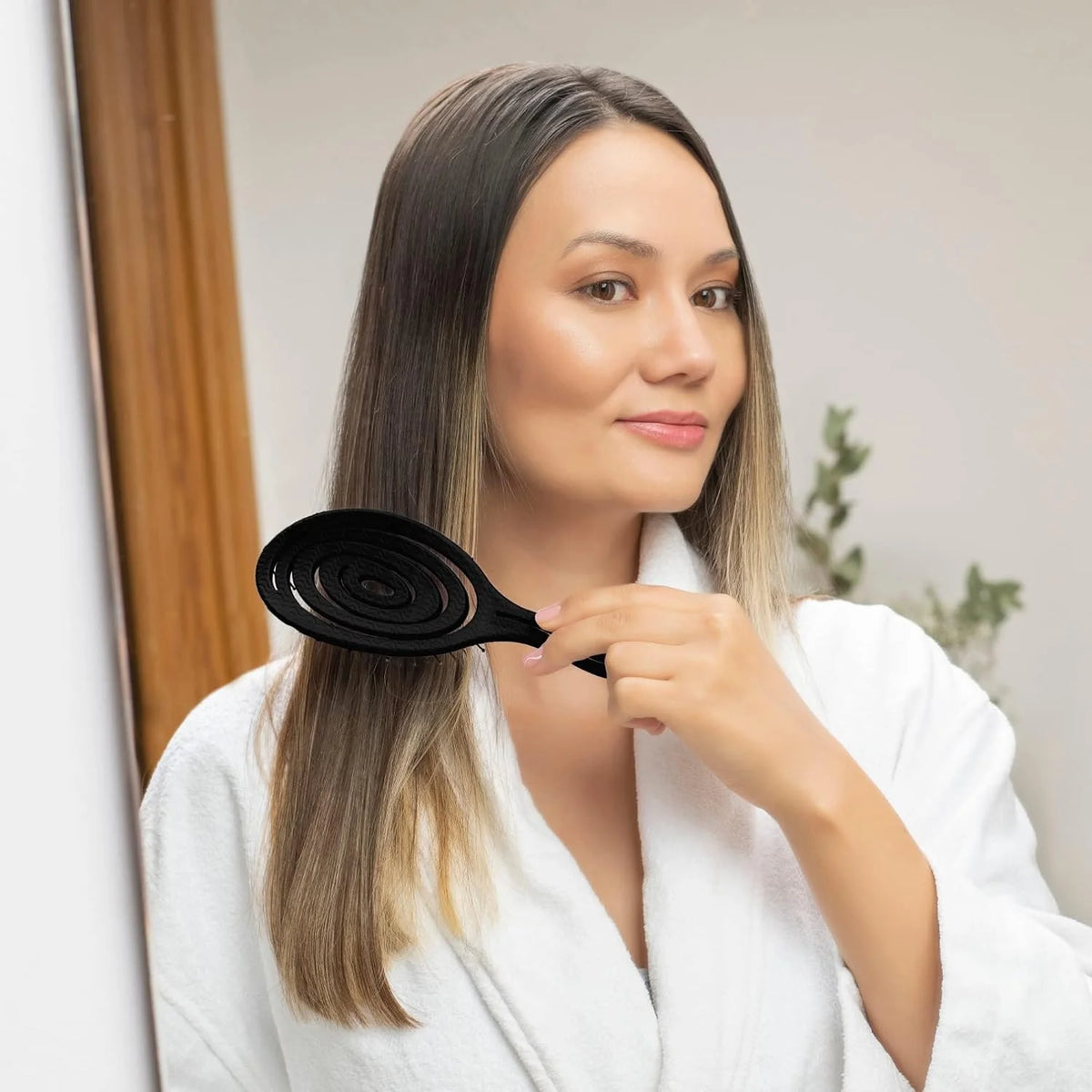 Ninabella Detangler Brush - No Tangle Hair Brush for Women, Fine, Thick and Long Hair - Hairbrush for Wet and Dry Hair, Gentle on the Scalp - Elegant Black