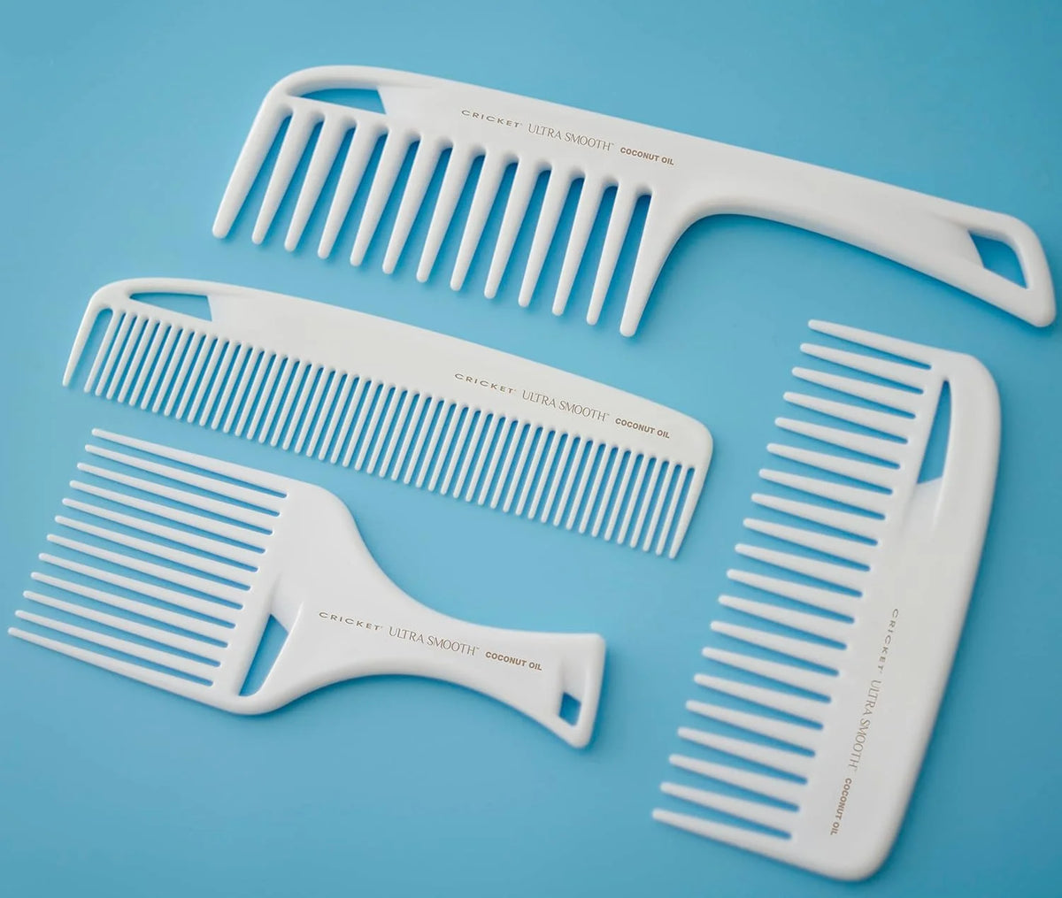 Cricket Ultra Smooth Coconut Conditioning Comb – Infused with Coconut Oil & Keratin for Frizz-Free Shine and Hydration, Ideal for Mid-Length, Thick, and Textured Hair