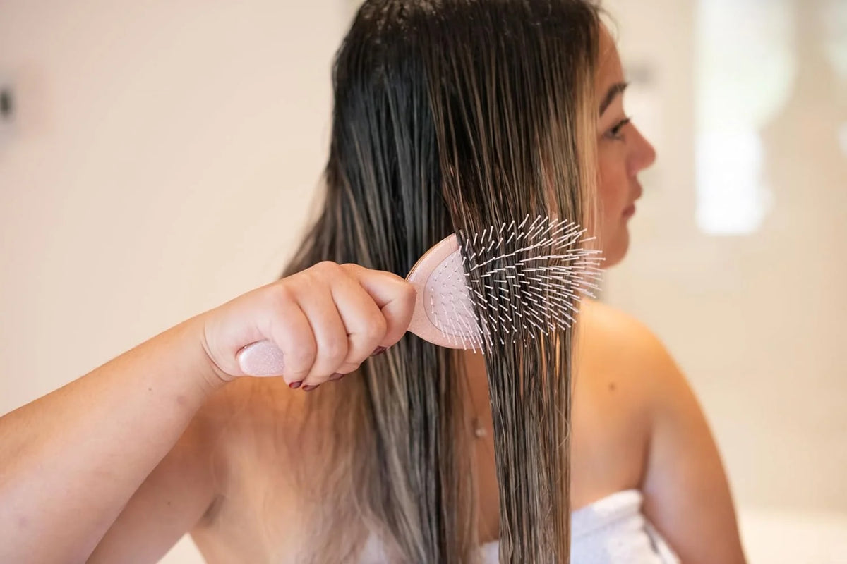 FRAMAR Wet Hair Brush Detangler, Detangling Hairbrush For Women – Giraffe