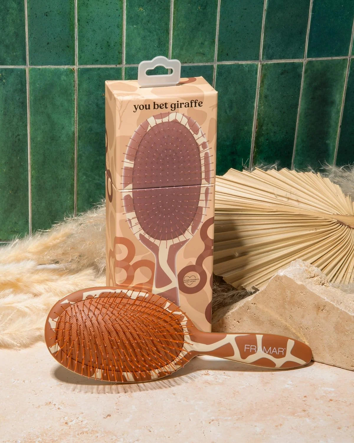 FRAMAR Wet Hair Brush Detangler, Detangling Hairbrush For Women – Giraffe